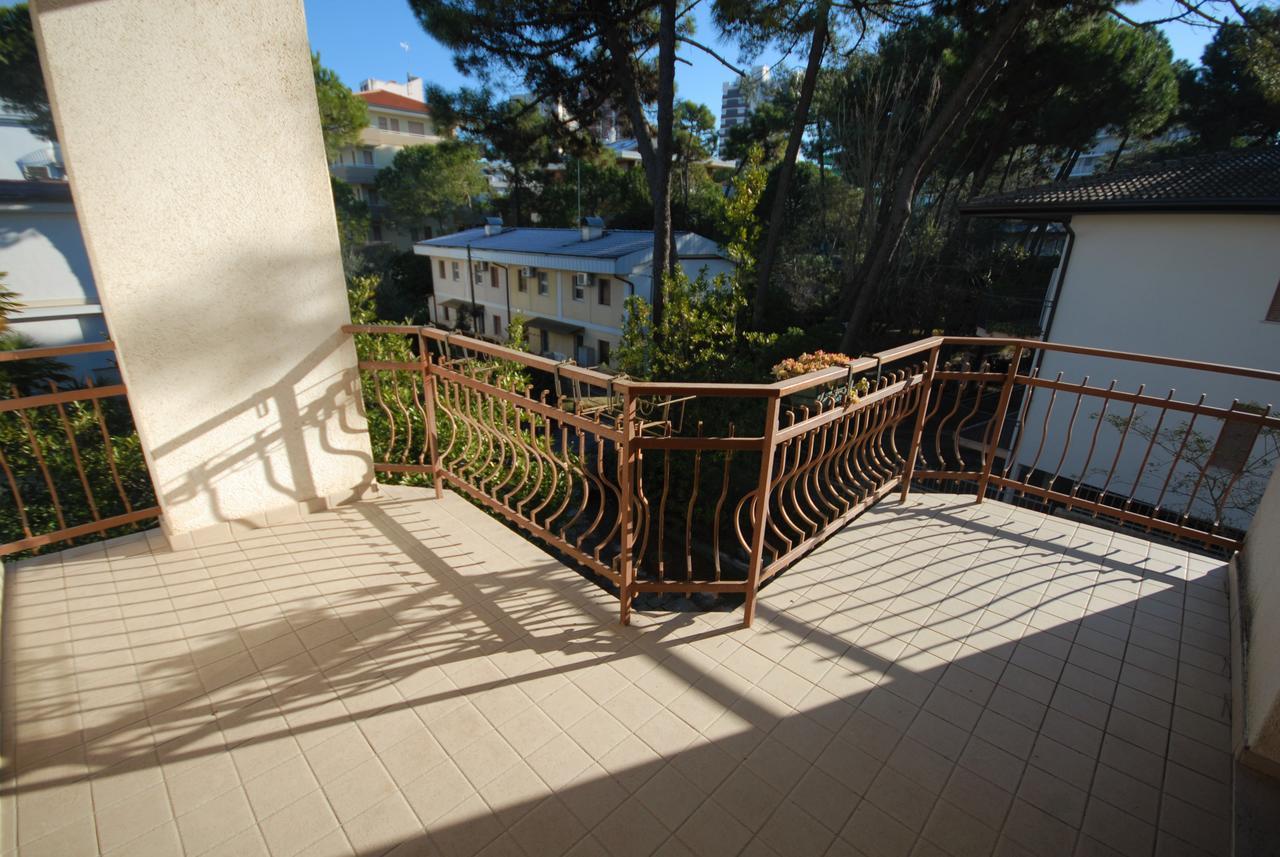 Villa Azalea Lignano Sabbiadoro Eksteriør billede