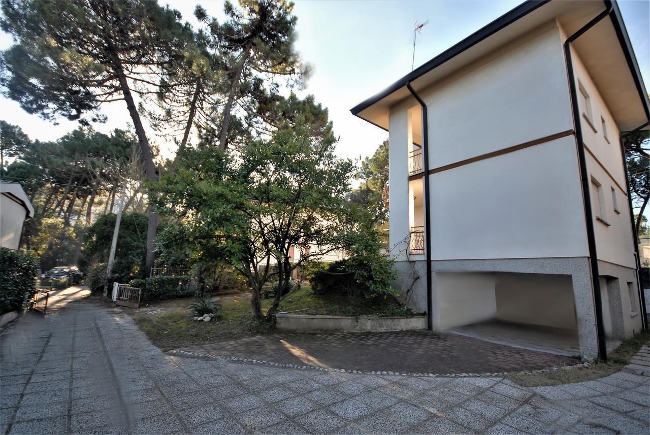 Villa Azalea Lignano Sabbiadoro Eksteriør billede